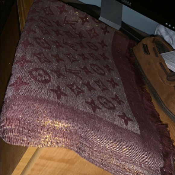 Louis vuitton scarf - Picture 1 of 3